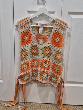 BCBG GENERATION  Orange Cream Green Crochet Tie-Side Tunic Top